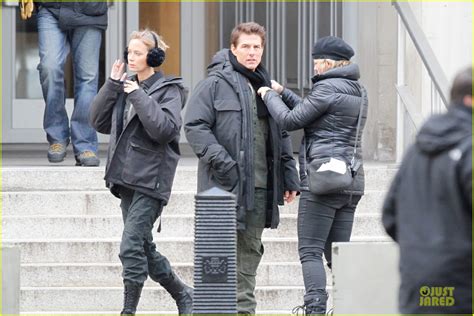 Tom Cruise All You Need Is Kill Set With Emily Blunt Photo 2803165 All You Need Is Kill