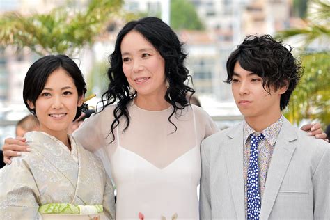 jun yoshinaga naomi kawase et nijiro murakami photocall futatsume no mado festival de cannes