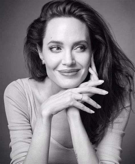 Pin By Alyssa On Laid Ease Angelina Jolie Photos Headshots Women