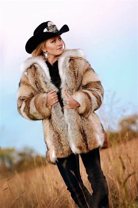 Pin By Elmo Vicavary On Fur 2 Fur Coats Women Coyote Fur Coat Fur Fashion