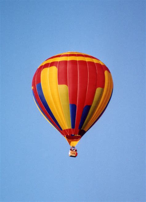 Filehot Air Balloon In Flight Quebec 2005jpeg Wikimedia Commons