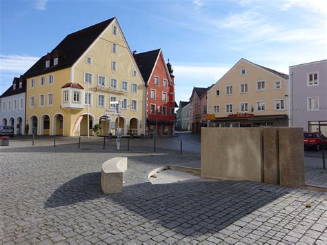 Agoda.com offers a great choice of accommodation in aidenbach to suit every budget. Aidenbach, Gebäude und Brunnen am Marktplatz (20.11.2016 ...
