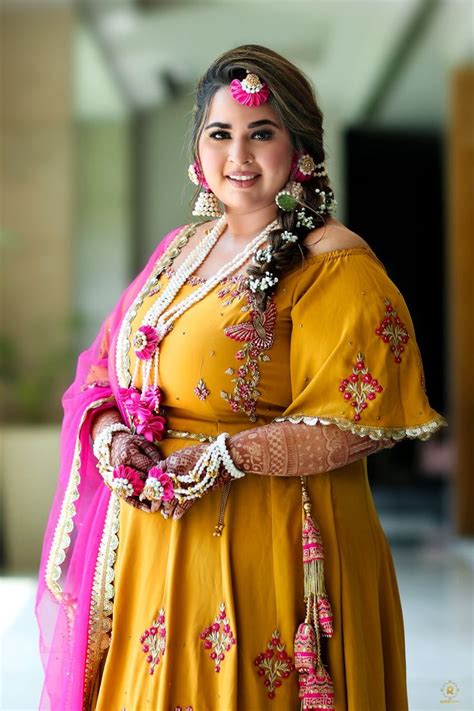 A Delhi Wedding With The Bride In Rocking Outfits Gowns For Plus Size