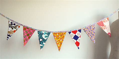 Curlypops Everyone Loves Vintage Bunting Right