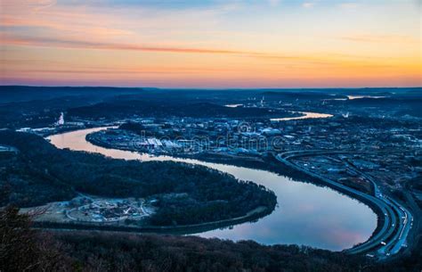 Chattanooga Tennessee Skyline En Tennessee River Stock Foto Image Of