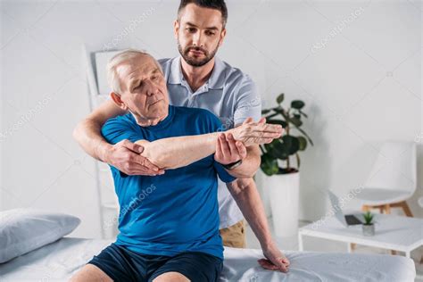 Portrait Physiotherapist Doing Massage Senior Man Massage Table — Stock