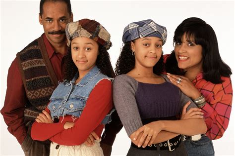 netflix is bringing back black sitcoms moesha and sister sister and i cannot contain my