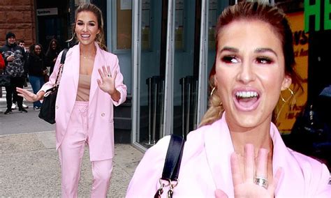 Jessie James Decker Shows Off Her 6lb Weight Loss In A Pretty Pink Suit