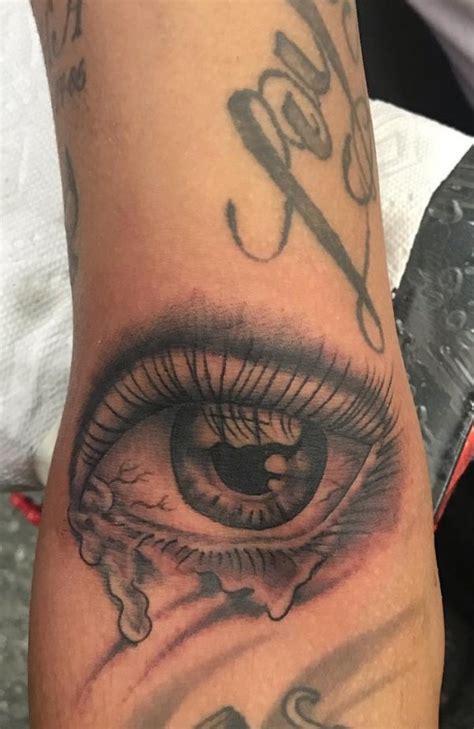 18 Meaningful Eyeball Tattoo Designs For Women Blurmark