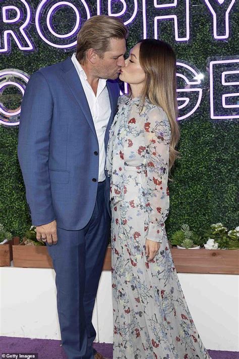 chef s kiss curtis stone packs on the pda with wife lindsay price at 2023 breeders cup world