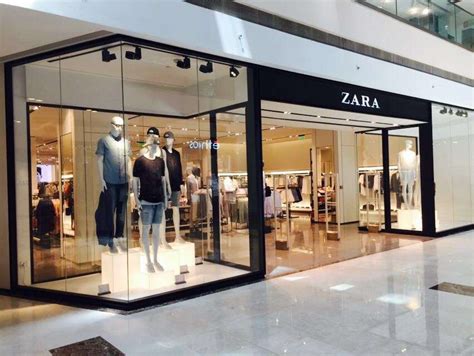 The atmosphere is natural, english, made of traditional colours and patinated wood, all set in a beautiful house where the fireplace invites us to settle down. Zara opens new store at Pavillion, Pune - GNG Magazine