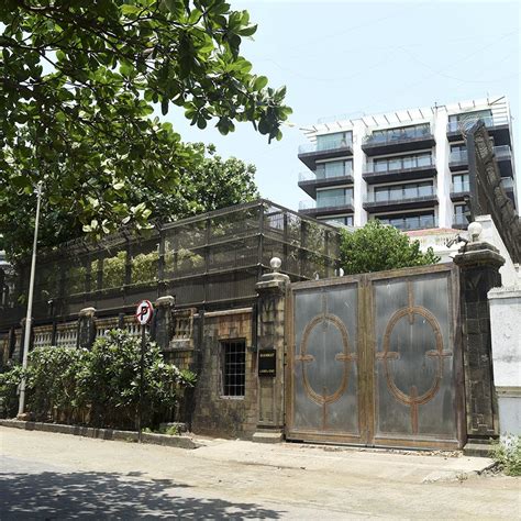 shah rukh khan s mannat breached two men detained love 1