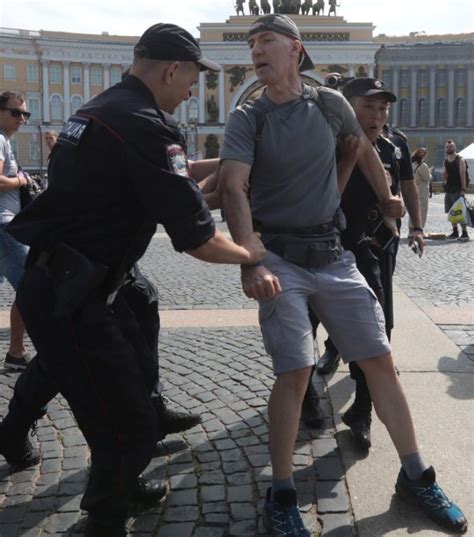 Russian Police Arrest 25 Gay Activists For Protesting In St Petersburg