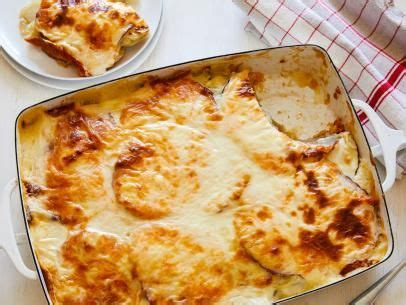 This is basically a classic french potato dish called potatoes dauphinoise that is baked in an oval gratin dish. Mini Scalloped Potatoes | Recipe (With images) | Food ...