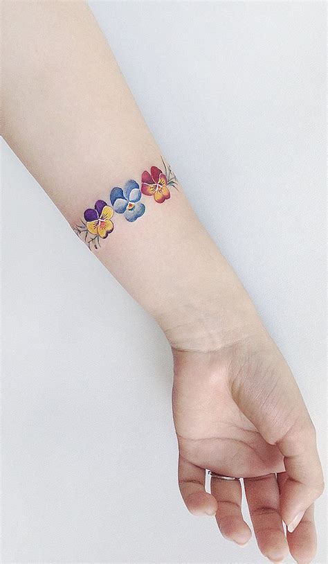 Awesome feminine wrist tattoo image. Discreet And Charming Wrist Tattoos You'll Want To Have ...