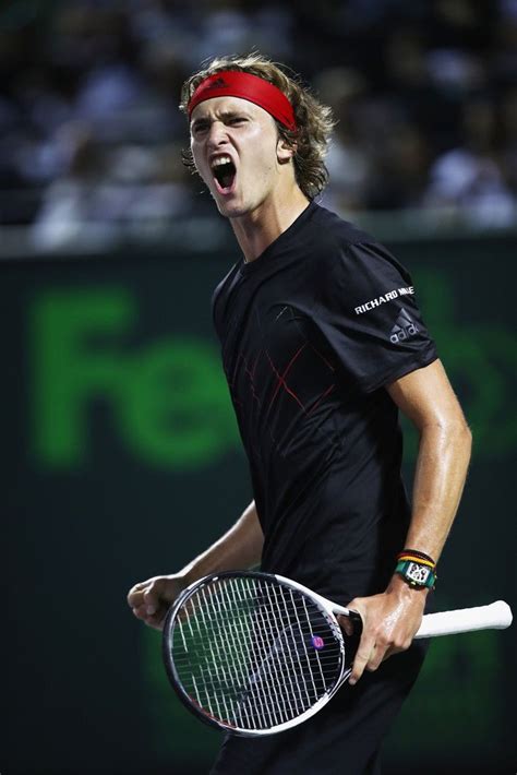 Halep is practicing, but she only crosses herself; Pin by Carl on Zverev | Alexander zverev, Tennis players ...