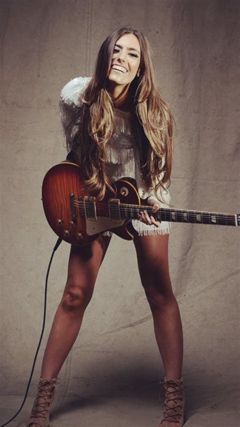 Pin By James Stavole On Gitarre Female Guitarist Guitar Girl Female