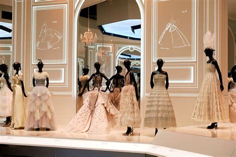 Christian Dior Diseñador De Sueños Un Vistazo A La Exhibición Vogue