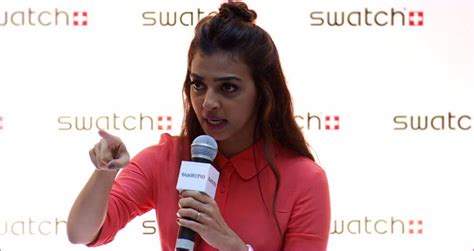 Radhika Apte Gives A Befitting Reply To The Journalists Who Tries To