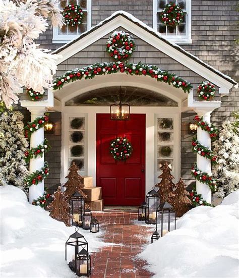20 Christmas Decorations For A Front Porch Columns