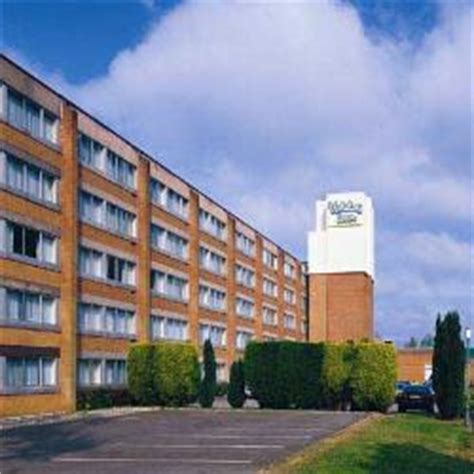 Chestnut road bus station is situated 200 metres from gatwick inn hotel. Gatwick Holiday Inn Hotel- Horley near Gatwick Airport ...