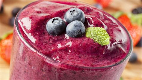 I got turned off of smoothies for a while. Dr. Hyman's 10-Day Detox Diet Whole Food Protein Shake ...