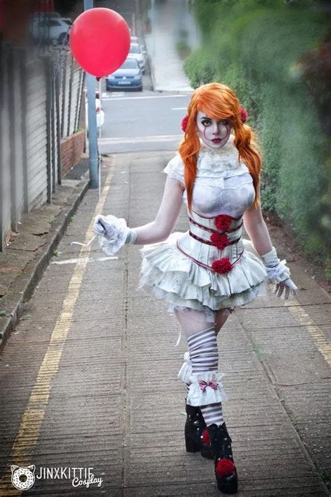 These Pennywise Cosplays Will Both Intrigue And Confuse You Halloween Outfits Clown Halloween