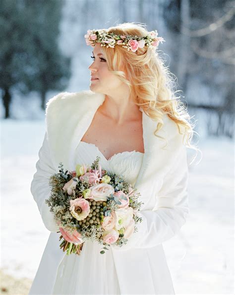 9 Winter Flower Crowns For Your Cold Weather Wedding Brides Headpiece