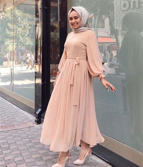Tesettürlü Kadınlar İçin Abiye Elbise Seçimi Abiye Elbise Islami giyim Elbise Şifon