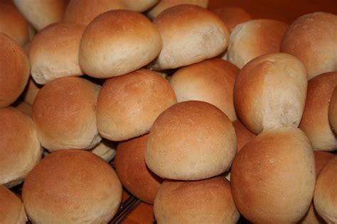 Her finner du oppskriften på saftige boller som smelter på tungen. Romsdalsmuseets Leikarring: Dansefest med boller!