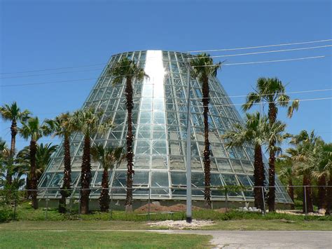 San Antonio Texas Glass Paneled Greenhouse Part Of The S Flickr