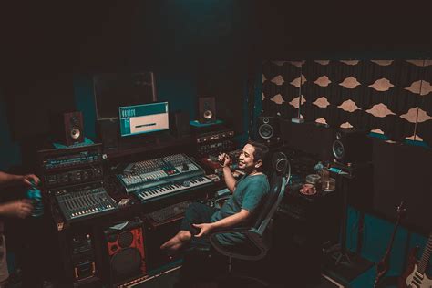 What Is The Difference Between A Music Producer And A Sound Engineer