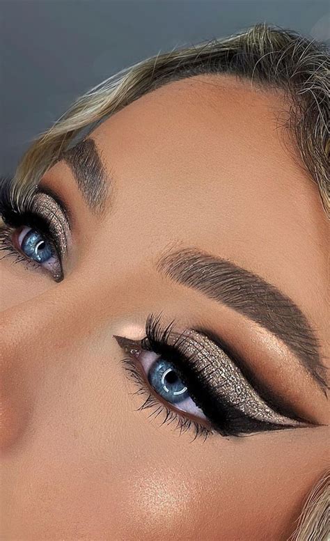 Latest Eye Makeup Trends You Should Try In 2021 Glam Glitter And Black