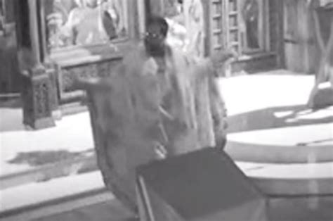 Man Breaks Into Church Puts On Priests Robe And Masturbates At The