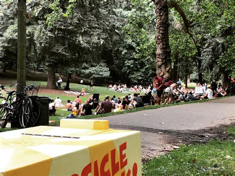 It’s hot out but the gangs all here. Laurelhurst park💃🏻💃🏻💃🏻 : r/Portland