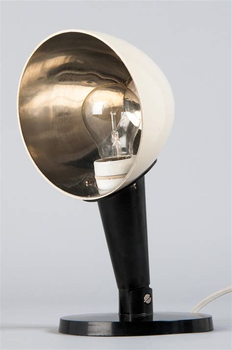Tischlampe im Bauhaus aus den 1960er #tischlampe ©Br...