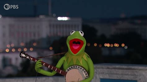 Kermit The Frog Performs Rainbow Connection Youtube