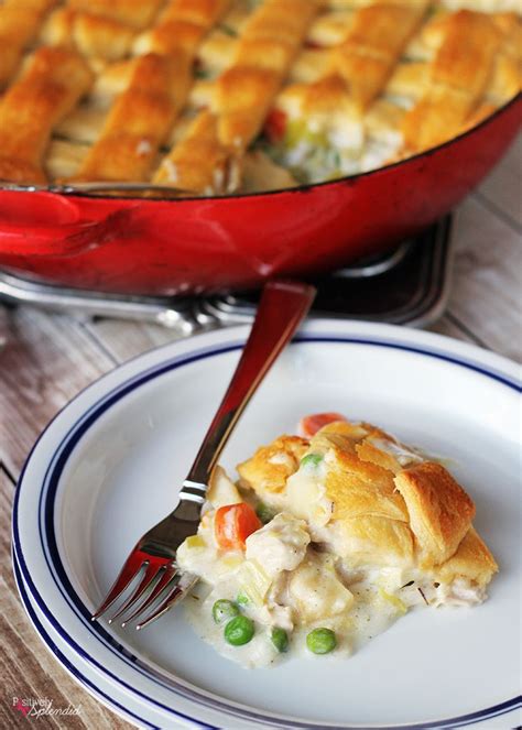 Always on the lookout for pie crust ideas, and i have been able to cobble up many thus far. Chicken Pot Pie with Crescent Roll Crust | Recipe in 2020 (With images) | Chicken pot pie ...