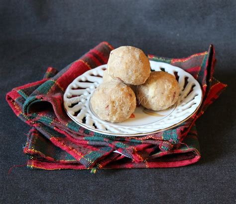 Any beginners can adapt this recipe and comes out perfect without having you disappointed. Merry Tummy: Gond Ladoos, Must Have Sweet In The Winters