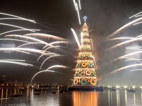 Largest Floating Christmas Tree In The World Senatus