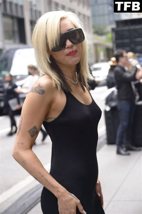 Miley Cyrus Flaunts Her Nude Tits As She Arrives At Nbc Universal Upfronts In Nyc Photos
