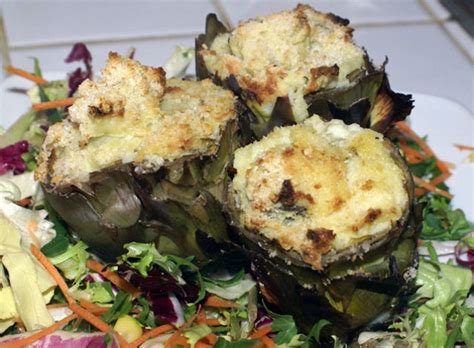 I carciofi ripieni in padella di mia mamma francesca sono gustossimi, anche se preparati senza carne. Carciofi ripieni - Vegan blog - Ricette Vegane - Cruelty Free