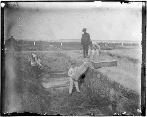 纽约禁地哈特岛上的乱葬岗：是什么人葬于荒野，不为人知？（一）百科ta说