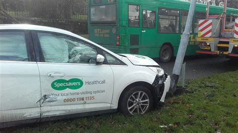 Specsavers driver crashes into Liverpool lamppost - BBC News