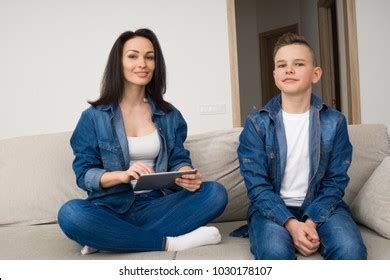 Happy Mother Son Sitting On Sofa Foto De Stock Shutterstock
