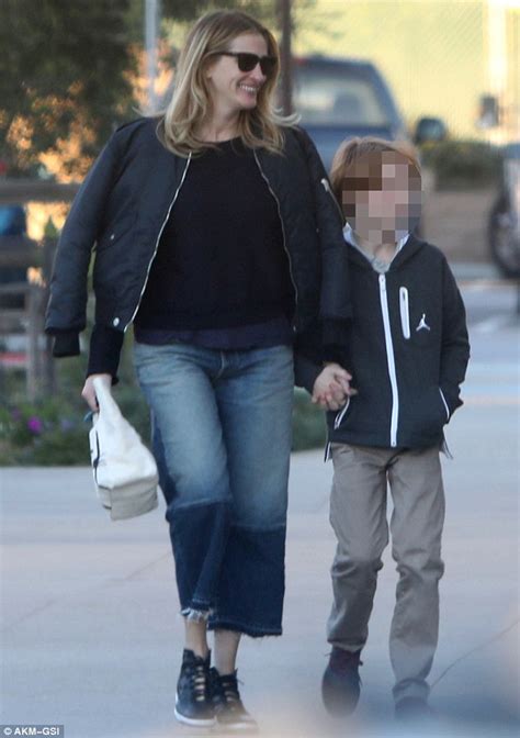 Julia Roberts Flashes A Big Smile With Her Son In Malibu Daily Mail Online