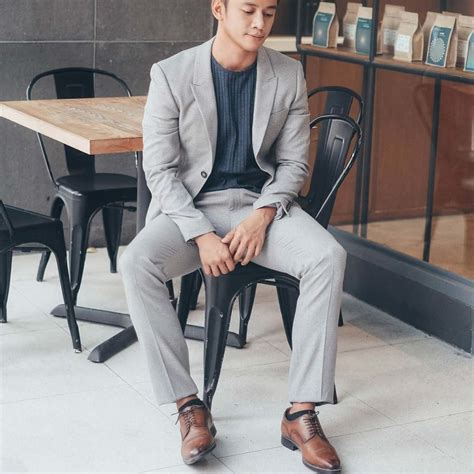 How The Best Dressed Men Wear Grey Suits And Brown Shoes Soxy