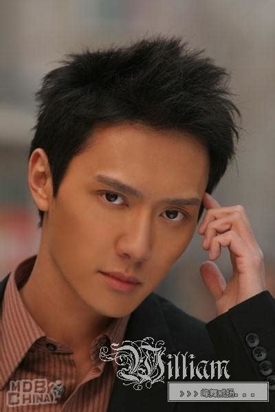 Happy birthday to my charming prince my lovely feng the most handsome ever #fengshaofeng #williamfeng #冯绍峰 #馮紹峰 pic.twitter.com/e8scyfajny. 馮紹峰寫真照片 - 第1張/共15張