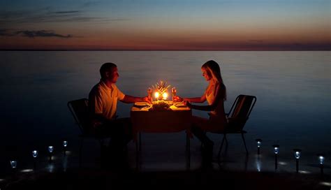13 Very Romantic Dinner Date Ideas for Two