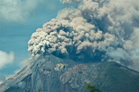 Time Lapsed Video And Photos Of Guatemalas Fuego Volcano Erupting